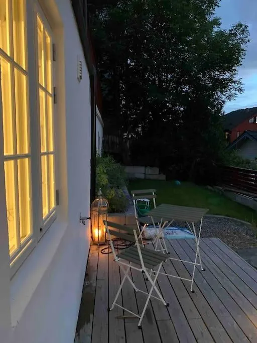 Moderne Og Fullt Utstyrt 3-Rom Hageleilighet Sentrum Naer Bergen Daire