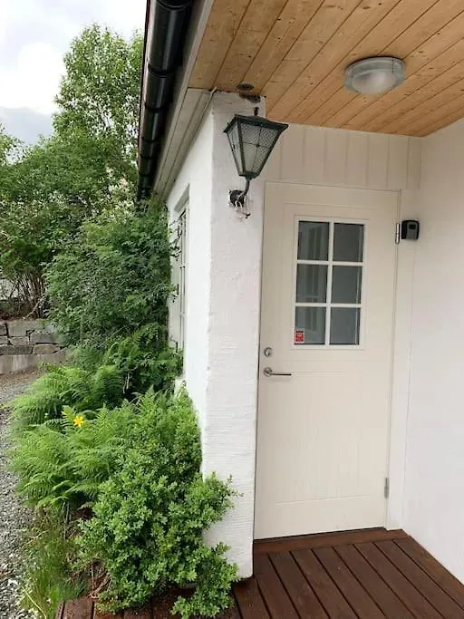 Moderne Og Fullt Utstyrt 3-Rom Hageleilighet Sentrum Naer Bergen