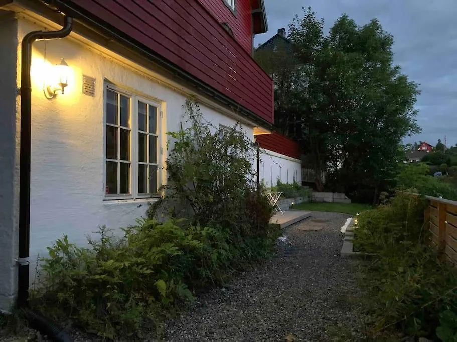 Moderne Og Fullt Utstyrt 3-Rom Hageleilighet Sentrum Naer Bergen Daire