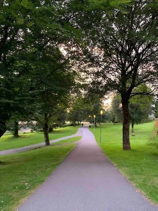 Moderne Og Fullt Utstyrt 3-Rom Hageleilighet Sentrum Naer Bergen