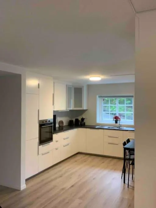 Moderne Og Fullt Utstyrt 3-Rom Hageleilighet Sentrum Naer Bergen