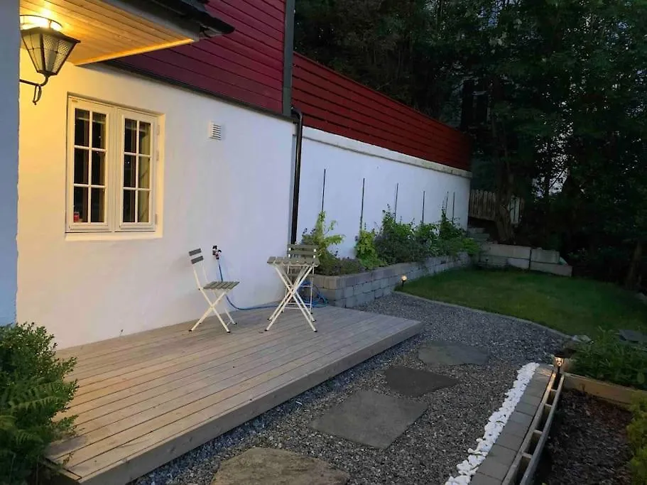 Moderne Og Fullt Utstyrt 3-Rom Hageleilighet Sentrum Naer Bergen 0*,
